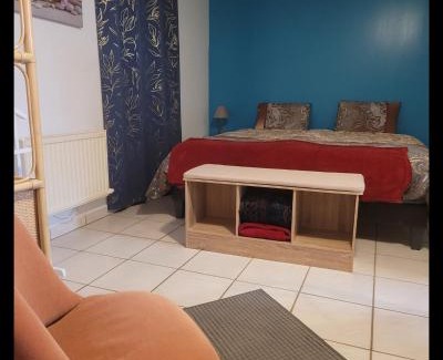 Yevres Casa | À la campagne, studio 25m2-pour 2 personnes, calme, wifi, jardin, parking