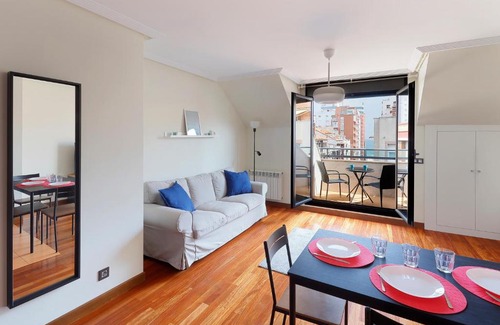 Gijon City Centre Apartamento | Ático con terraza, vistas al mar y parking en playa de S Lorenzo
