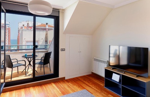 Gijon City Centre Apartamento | Ático con terraza, vistas al mar y parking en playa de S Lorenzo