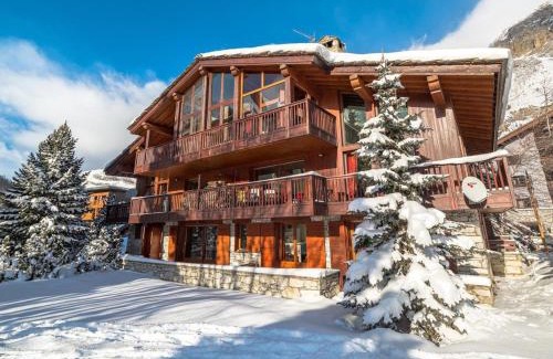 Val-d'Isere Apartamento | Élégant 4 pièces avec terrasse plein Sud, cheminée, parking couvert, au centre proche pistes et commodités - FR-1-694-91