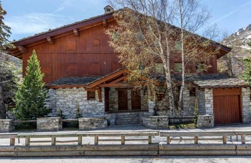 Val-d'Isere Apartamento | Élégant 4 pièces avec terrasse plein Sud, cheminée, parking couvert, au centre proche pistes et commodités - FR-1-694-91