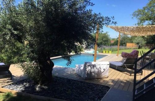 Vichy Casa | Élégante maison à Vichy : piscine chauffée, jardin arboré, terrasse et climatisation - FR-1-489-494