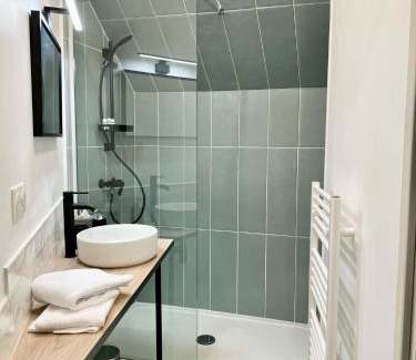 Saint-Meloir-des-Ondes Apartamento | Émeraude Lumineux T3 au cœur du village, à 5 min des plages