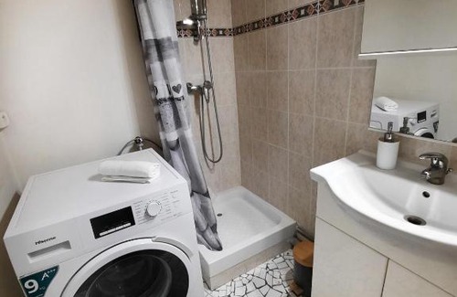 Faubourg North Apartamento | Évasion - Appartement 6 Prs, 2 Ch, avec Balcon