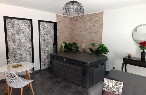 Rosieres-pres-Troyes Apartamento | Évasion romantique avec jacuzzi intérieur