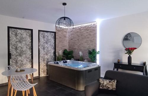 Rosieres-pres-Troyes Apartamento | Évasion romantique avec jacuzzi intérieur