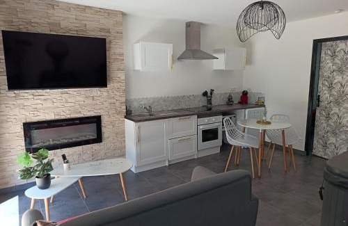 Rosieres-pres-Troyes Apartamento | Évasion romantique avec jacuzzi intérieur