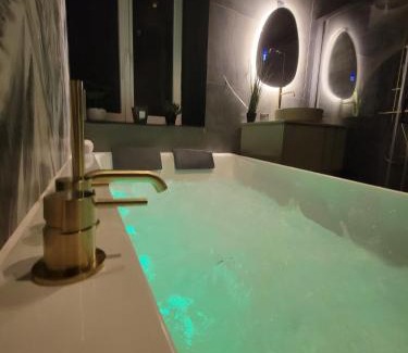 Montelimar Hotel | Évasion Sauvage Love Room