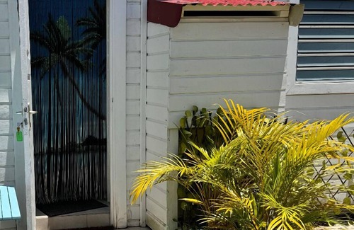 Bas du Fort Apartamento | Évation Tropicale : Appartement Neuf Cosy à 100 Mètre de la Plage du Gosier