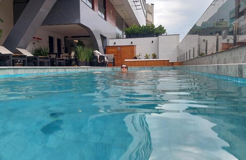 Bombas Apartamento | Ótimo Apto, Jacuzzi aquecida e piscina, pertinho da praia