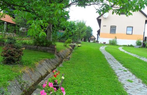 Sklene Casa | Útulná chalupa za potokom Sklené