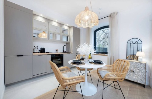 Lodz Apartamento | Łódź Downtown - Parking & Balcony - by Rentujemy