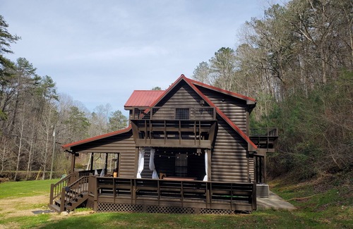 Tate Casa | ʕ ᴥ ʔ Private Pond on 7 acres - Honey's Hideaway