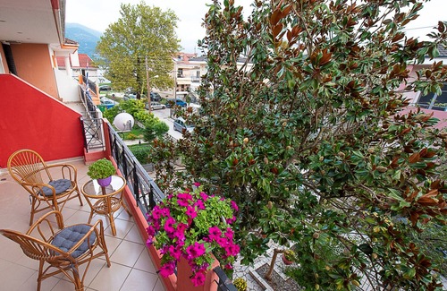 Ioannina Town Centre Casa | Ανακαινισμένη vintage μεζονέτα δίπλα στη λίμνη, κοντά στα δημοφιλή αξιοθέατα!