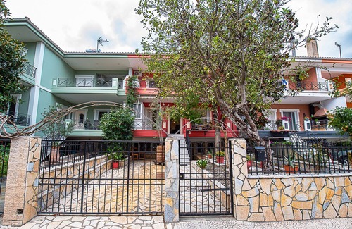 Ioannina Town Centre Casa | Ανακαινισμένη vintage μεζονέτα δίπλα στη λίμνη, κοντά στα δημοφιλή αξιοθέατα!