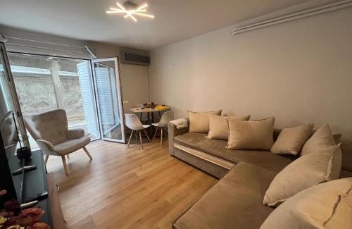 Alimos Apartamento | Διαμέρισμα δίπλα από την θάλασσα
