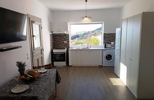 Paros Cabaña | Όμορφη και άνετη κατοικία με εκπληκτικό ηλιοβασίλεμα και εξοπλισμένη κουζίνα.