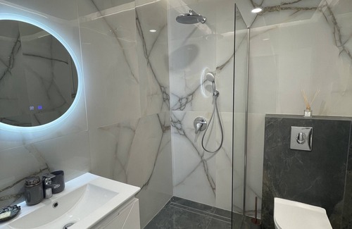 Osenovo Apartamento | Ако искате да се наслаждавате на морските вълни на 1-ва линия на плажа ..