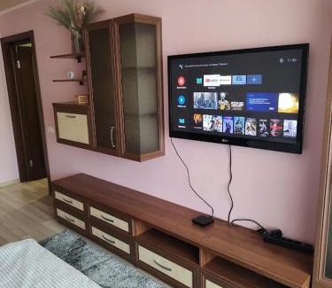 Krivoy Rog Apartamento | Апартаменти, вул Космонавтів,29, великий Смарт TV , преміум підписки YouTube та онлайн-кінотеатрів, ЗВІТНІ ДОКУМЕНТИ