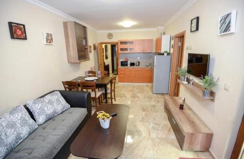 Pomorie Apartamento | Апартаменти Лазур с безплатен паркинг