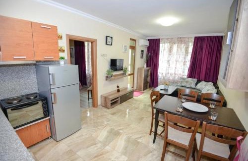Pomorie Apartamento | Апартаменти Лазур с безплатен паркинг