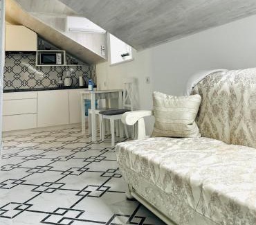 Kamenets-Podol'skiy Apartamento | Апартаменти - Історія з вікна