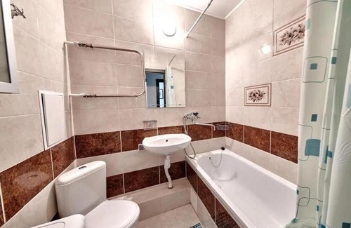 Omsk Apartamento | Апартаменты Чей чемодан-1к