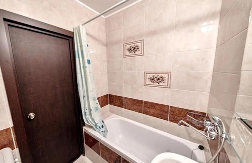Omsk Apartamento | Апартаменты Чей чемодан-1к