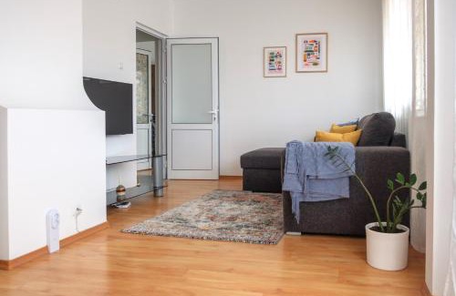 Yambol Apartamento | Апартамент за гости Бажолета - светъл и уютен дом в сърцето на Ямбол