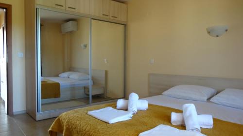 Saints Constantine and Helena Apartamento | Апартамент Кабакум