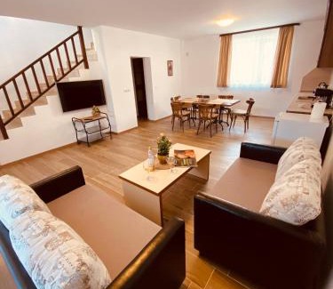Razlog Casa | БЕЛИТЕ КЪЩИ