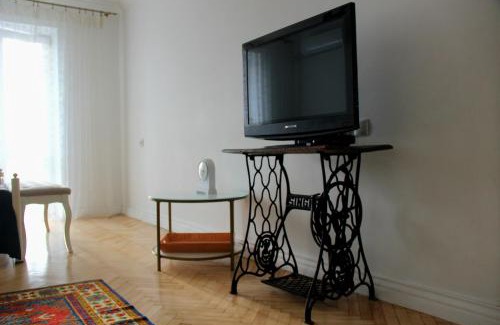 Kyiv Apartamento | Белые апартаменты на Жилянской
