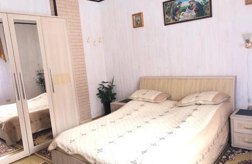 Podobovets Casa | Біля комори