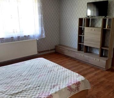 Yasinya Casa | Біля Річки