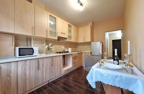 Sukhinovka Apartamento | Велике ліжечко на Садовому. Мережа Alex Apartments. Цілодобове безконтактне заселення