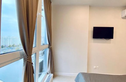 Pozniaky Apartamento | Видові апартаменти MYFREEDOM поруч із метро Харківська