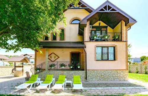 Moldova Villa | Вилла в Думбраве с террасой, 5 мин от города