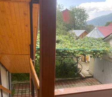 Mizhhirya Apartamento | Гостинний двір у дядька Івана