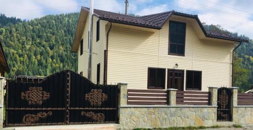Roztoky Apartamento | Гірська роса