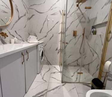 Lutsk Apartamento | Двокімнатний Люкс Яровиця з чудовим краєвидом