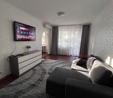 Krivoy Rog Apartamento | Двокімнатні апартаменти в парковій зоні,провулок Бульварний,12 ,два великих Смарт TV, преміум підписки YouTube та онлайн-кінотеатрів,ЗВІТНІ ДОКУМЕНТИ