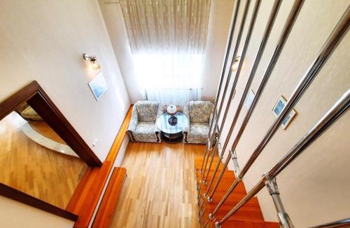 Sukhinovka Apartamento | Дворівнева квартира у центрі біля корпусного парку Мережа Alex Apartments Цілодобове безконтактне заселення Документи для відрядження