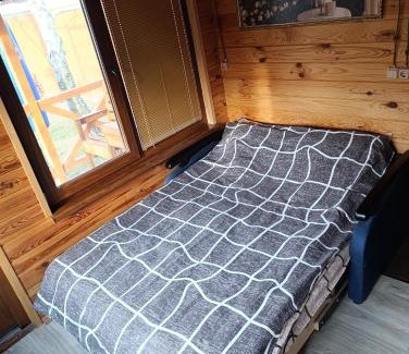Darnyckyj Casa | Домик у озера с мангалом и террасой
