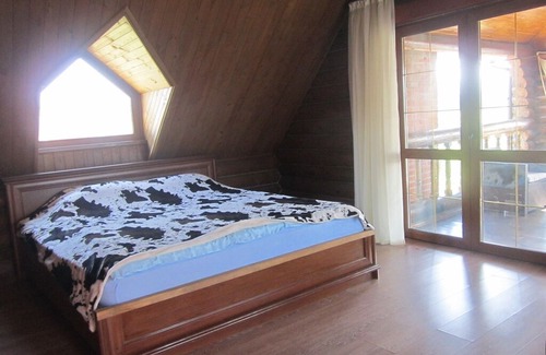 Desnyans'kyi District Casa | Дом из сруба