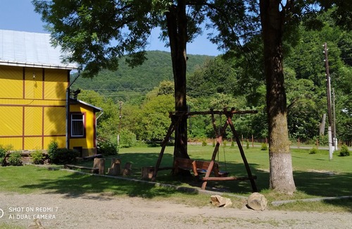 Vyzhnytsya Casa | Дім з видом на гори
