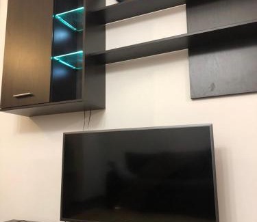 Svyatoshyns'kyi District Apartamento | Затишна 2х кімнатна квартира біля метро Академмістечко