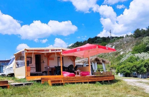Topola Chalet De Esquí | Каравана Джоли Роджър Jolly Roger Caravan