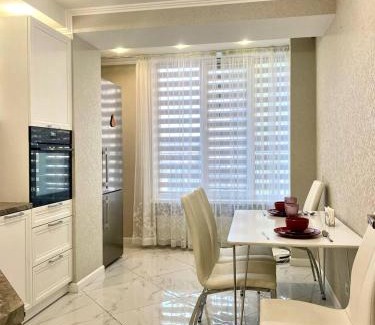 Lutsk Apartamento | Квартира 2кім, ЖК Тріумф, ж-д 5хв, автостанція