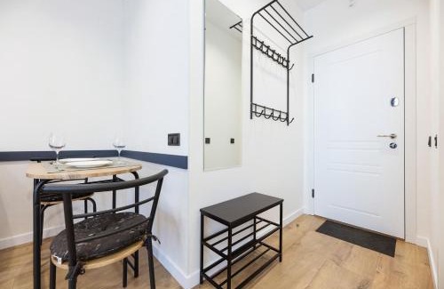 Dniprovs'kyi District Apartamento | Квартири люкс метро Чернігівська