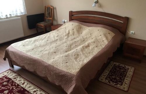 Holubyne Casa | Квітковий двір